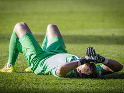 FC Twente-keeper Nick Marsman baalt van de nederlaag tegen FC Utrecht. (19-04-2015)