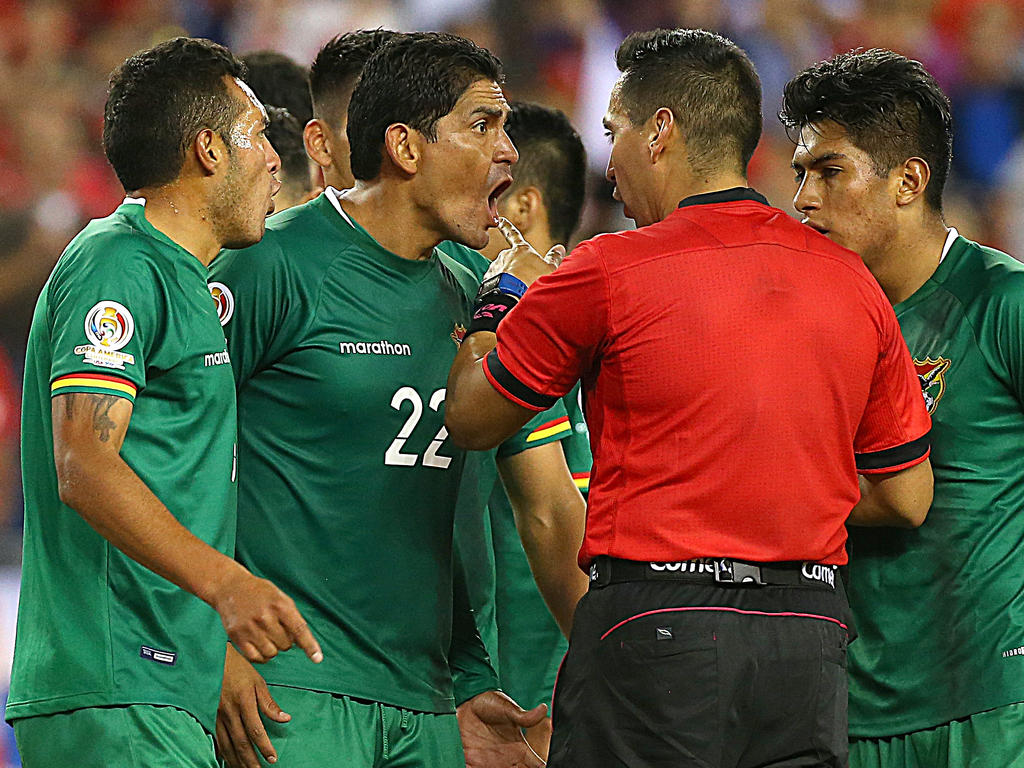 Los jugadores bolivianos en el partido contra Chile. (Foto: Getty)