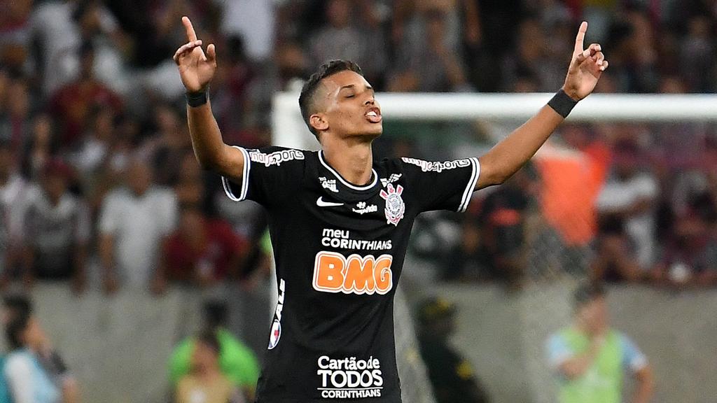 Pedrinho anotó el importante gol para Corinthians.