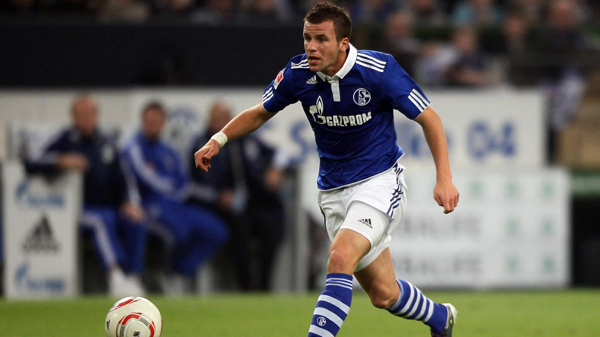 Lukas Schmitz, Ex-Profi des FC Schalke 04, deklassiert Gladbach in der Europa League Lukas Schmitz, Ex-Profi des FC Schalke 04, deklassiert Gladbach in der Europa League