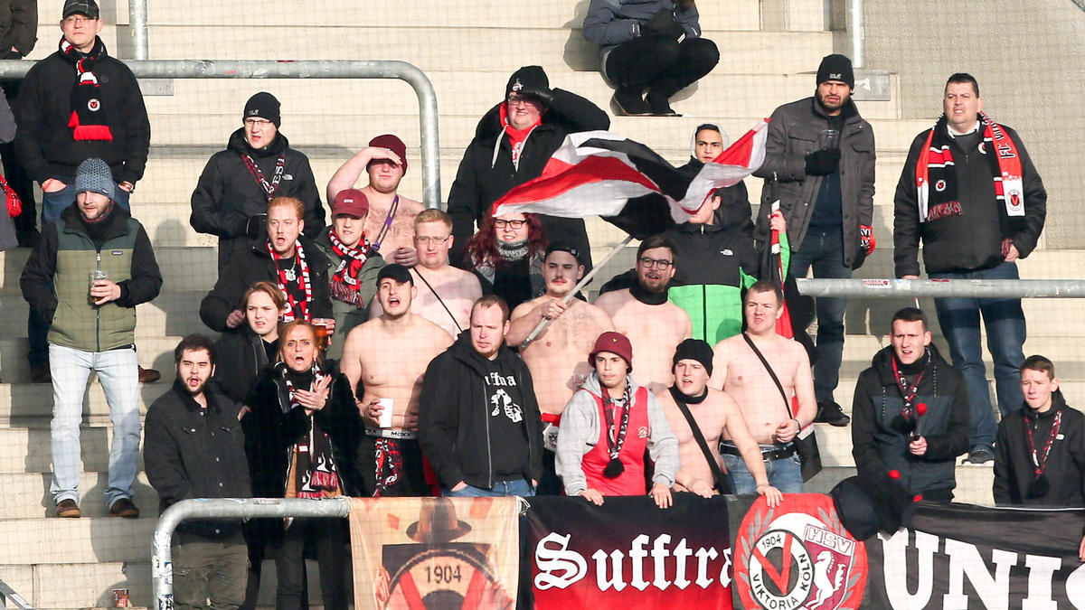 Viktoria-Fans sind nach ihrer Rückkehr nach Köln angegriffen worden Viktoria-Fans sind nach ihrer Rückkehr nach Köln angegriffen worden