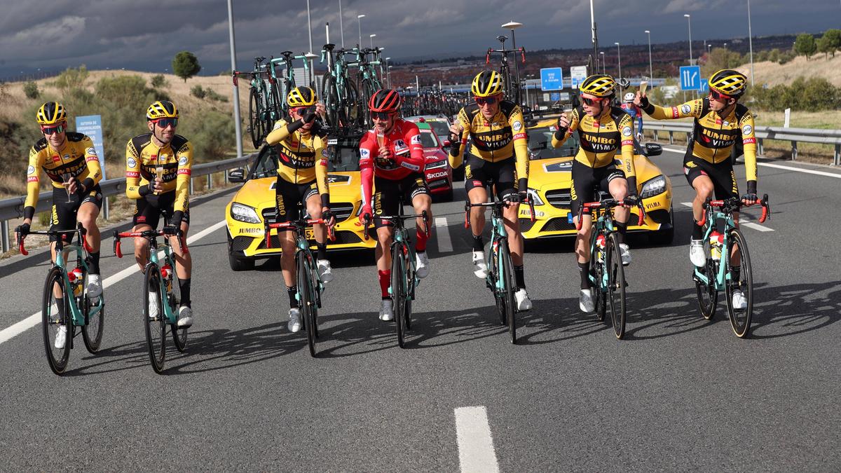 Primoz Roglic (rotes Trikot) hat die Vuelta gewonnen Primoz Roglic (rotes Trikot) hat die Vuelta gewonnen