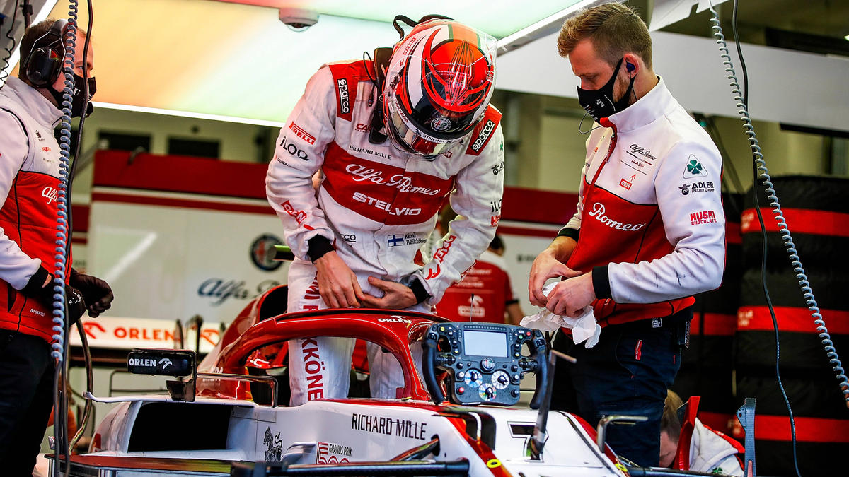 Kimi Räikkönen erlebte ein frustrierendes Formel-1-Rennen in der Türkei Kimi Räikkönen erlebte ein frustrierendes Formel-1-Rennen in der Türkei