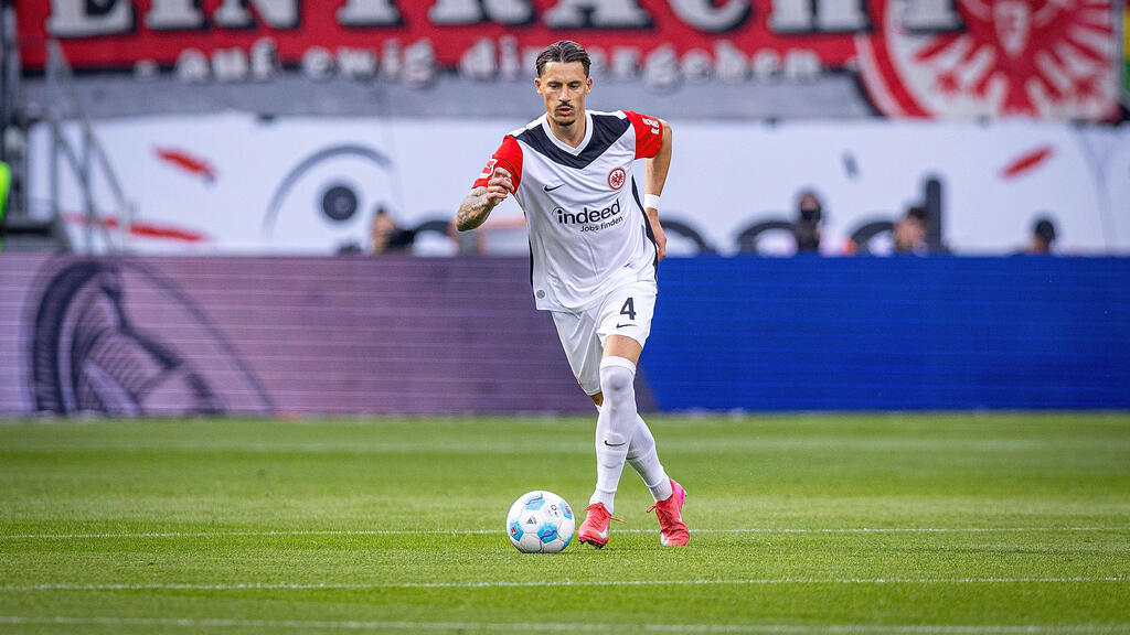Robin Koch bleibt Eintracht Frankfurt treu Robin Koch bleibt Eintracht Frankfurt treu