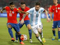 Messi tuvo que aparecer con su talento para rescatar a Argentina del precipicio. (Foto: Getty)