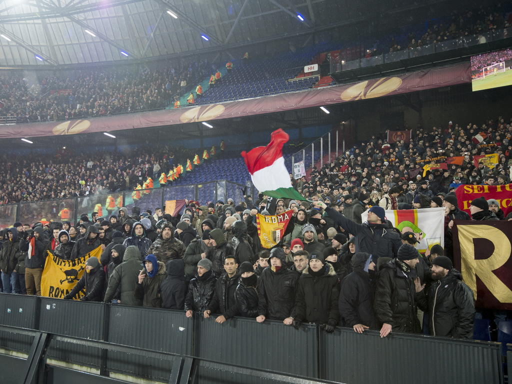 De fans van AS Roma in De Kuip voor het Europa League-duel met Feyenoord. (26-02-2015)