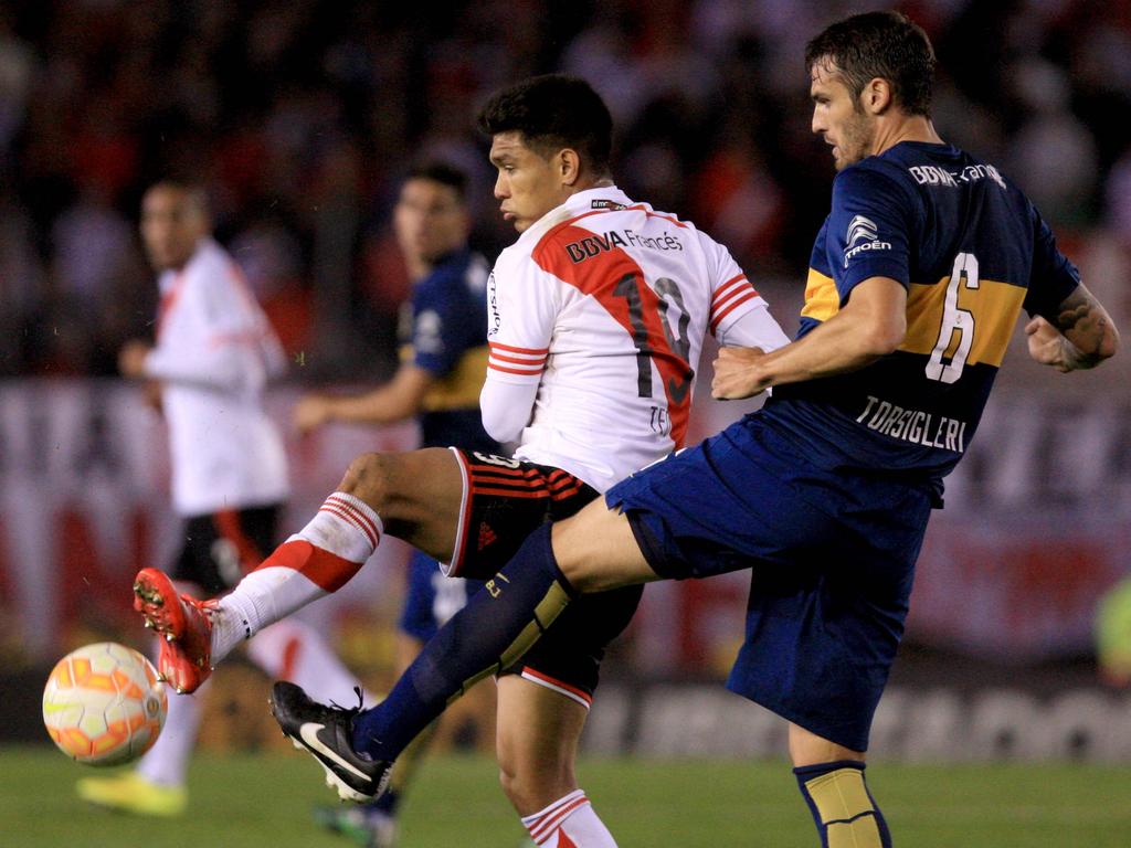 Teo Gutiérrez y Torsiglieri en la ida de octavos de la Libertadores. (Foto: Getty)