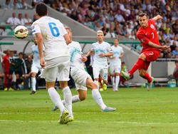 Jack Wilshere anotando un gol para Inglaterra ante Eslovenia. (Foto: Getty)