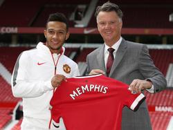 Ondanks dat de overgang van Memphis Depay naar Manchester United al langere tijd was beklonken werd hij op 10 juli 2015 officieel gepresenteerd bij Manchester United. (10-07-2015)