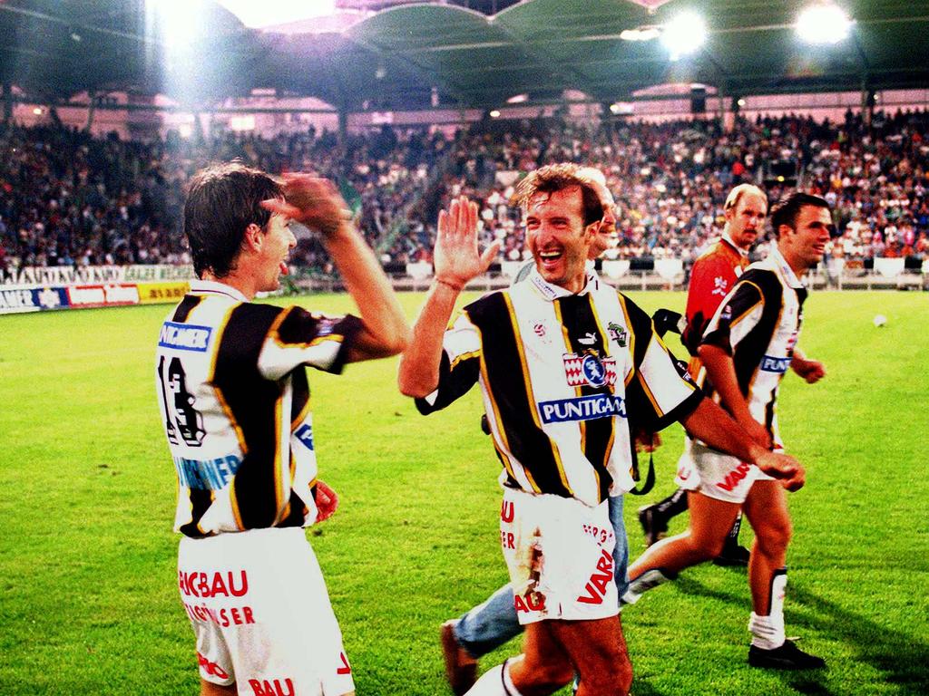 Günther und Popo 1997 nach einem Heimsieg gegen Rapid