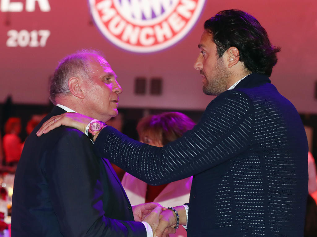 Luca Toni (re.) hat sich zur Lage beim FC Bayern geäußert