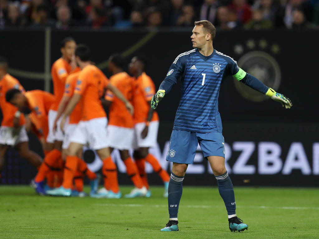 Neuer encajó cuatro goles en el partido de Hamburgo. Neuer encajó cuatro goles en el partido de Hamburgo.