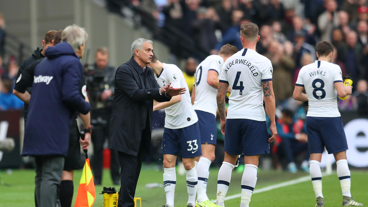 Mourinho betreut Tottenham Hotspur Mourinho betreut Tottenham Hotspur