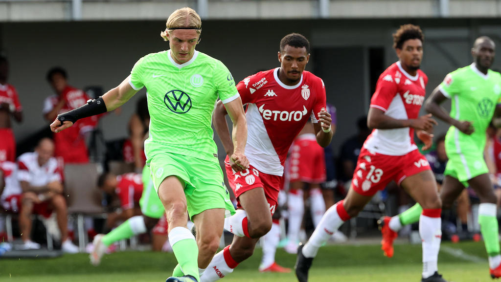 Sebastiaan Bornauw startete beim VfL Wolfsburg unglücklich