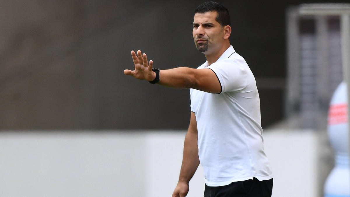 Dimitrios Grammozis wird neuer Trainer des FC Schalke 04 Dimitrios Grammozis wird neuer Trainer des FC Schalke 04