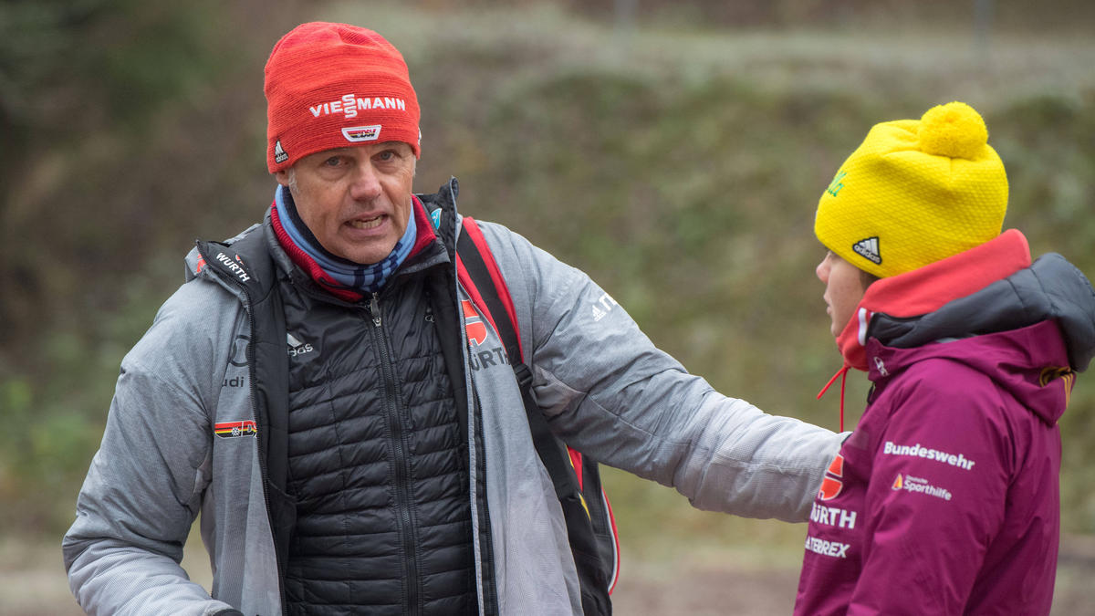 Frauen-Trainer Andreas Bauer freut sich auf die Großschanze Frauen-Trainer Andreas Bauer freut sich auf die Großschanze