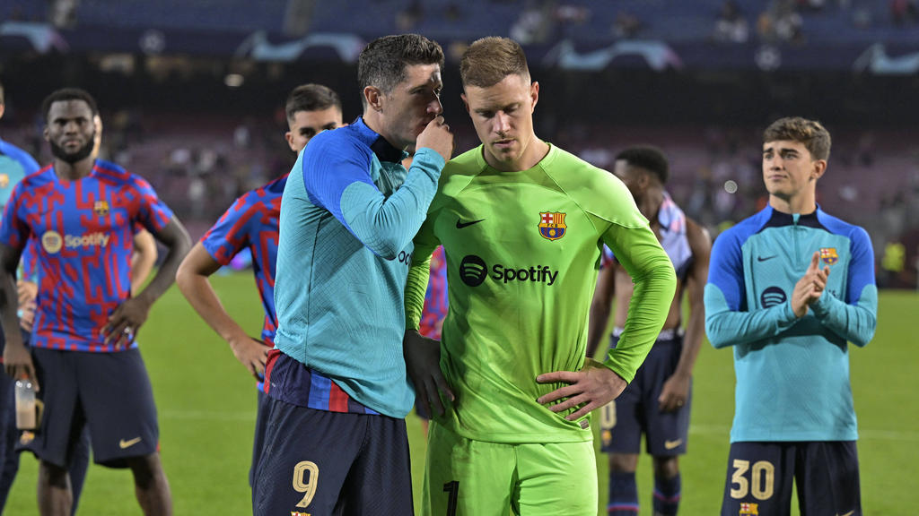 Robert Lewandowski (9) und Marc-André ter Stegen sollen sich nicht für eine Rückkehr von Lionel Messi zum FC Barcelona begeistern Robert Lewandowski (9) und Marc-André ter Stegen sollen sich nicht für eine Rückkehr von Lionel Messi zum FC Barcelona begeistern