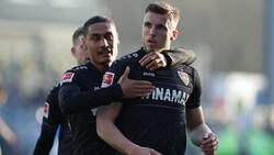 Ermedin Demirovic (r.) traf beim Remis in Kiel für den VfB