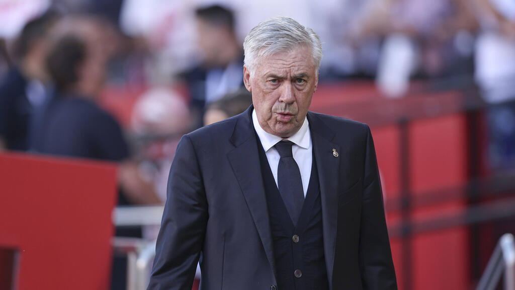 Carlo Ancelotti wechselt in unruhige Gewässer Carlo Ancelotti wechselt in unruhige Gewässer