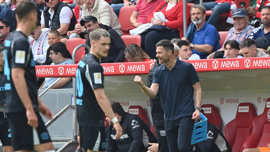 Xabi Alonso und Florian Wirtz könnten auch in der neuen Saison zusammenarbeiten