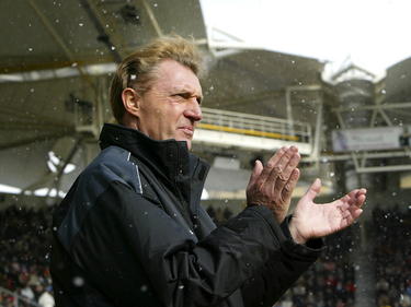 Ruud Krol staat als interim-trainer voor de groep van Ajax tijdens de wedstrijd Roda JC - Ajax. (27-02-2005)
