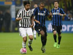 Sami Khedira (izq.) pugna con Juan Jesus del Inter de Milan. (Foto: Getty)