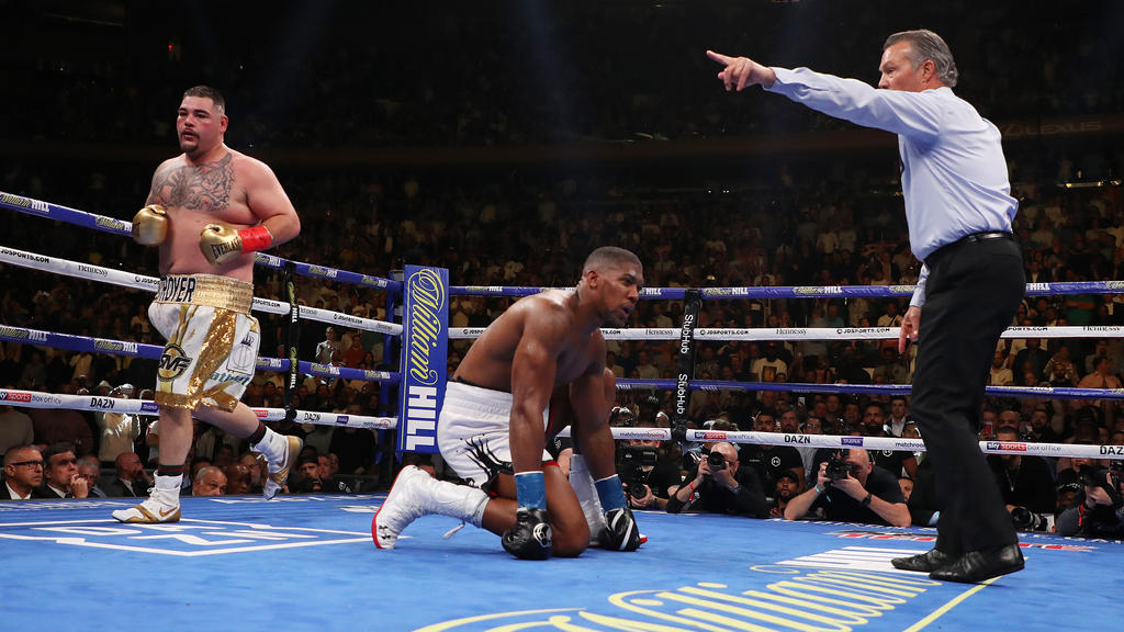 Anthony Joshua (M.) unterlag überraschend in New York Anthony Joshua (M.) unterlag überraschend in New York