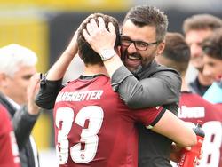 Michael Köllner (r.) darf sich auf eine weitere Saison beim 1. FC Nürnberg freuen