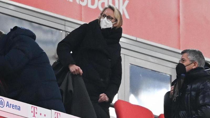 DFL-Geschäftsführerin Donata Hopfen auf der Ehrentribüne der Allianz Arena