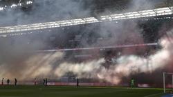 Frankfurts Fans haben nach dem Anpfiff Pyrotechnik gezündet