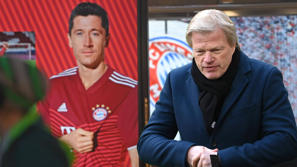 Oliver Kahn (r.) ist Vorstandschef des FC Bayern Oliver Kahn (r.) ist Vorstandschef des FC Bayern