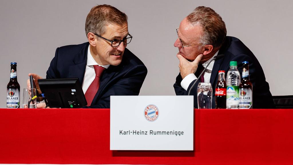 Rummenigge (re.) hat erklärt, wie der FC Bayern wieder in die Spur kommen soll