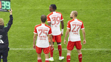 Mathys Tel (Nr. 39) hat einen kleinen Fan des FC Bayern glücklich gemacht