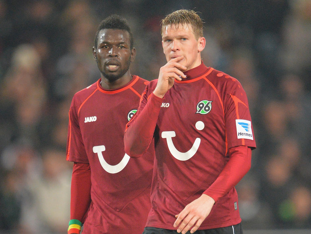 Das Hannoveraner Sturmduo Mame Diouf (l.) und Artjoms Rudnevs