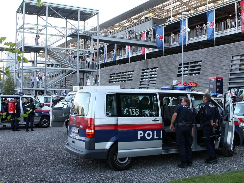 Schon in der Champions-League-Quali 2009 kam es zum verstärkten Polizeiaufkommen bei der Partie Salzburg - Dinamo Zagreb