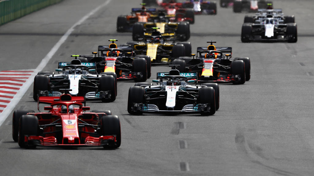 Silverstone: Nach wenigen Metern ist Sebastian Vettel schon in Führung Silverstone: Nach wenigen Metern ist Sebastian Vettel schon in Führung