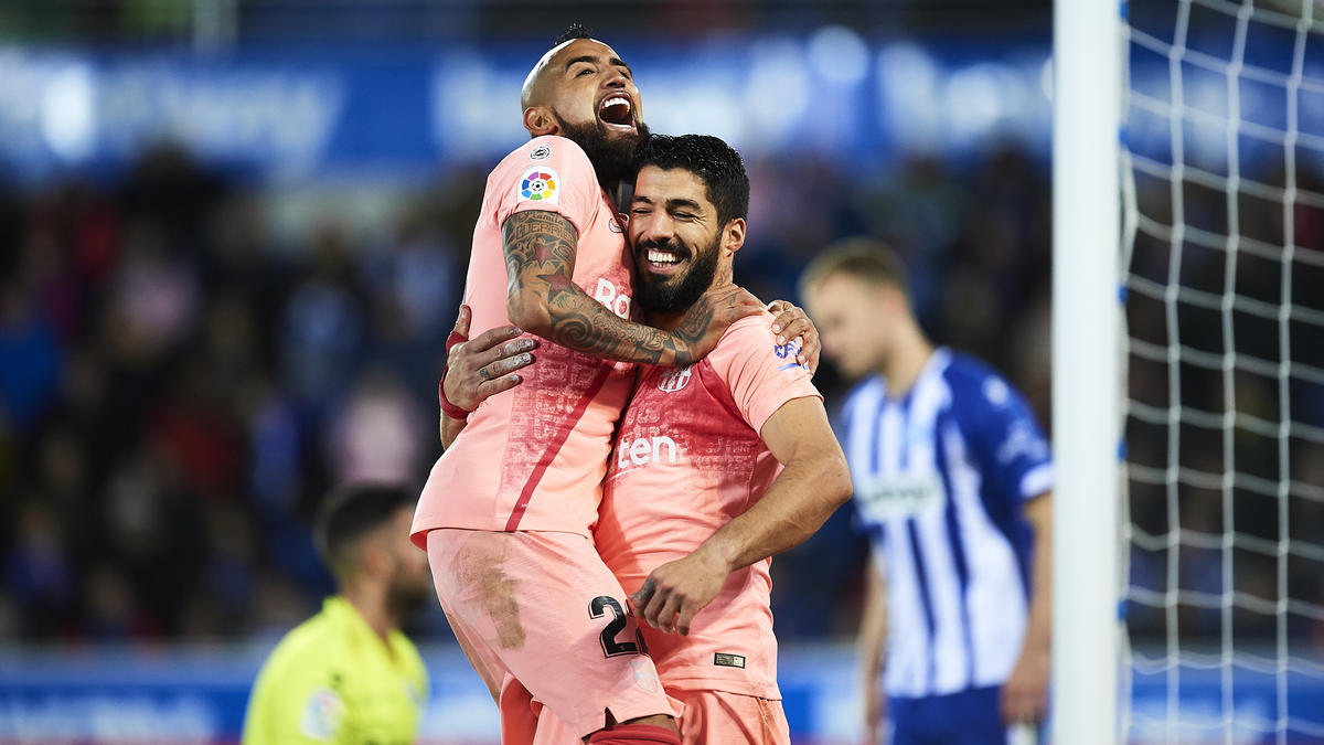 Arturo Vidal und Luis Suárez stehen mit dem FC Barcelona kurz vor der Meisterschaft Arturo Vidal und Luis Suárez stehen mit dem FC Barcelona kurz vor der Meisterschaft