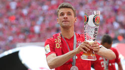 Thomas Müller stellt sich vor Trainer Niko Kovac