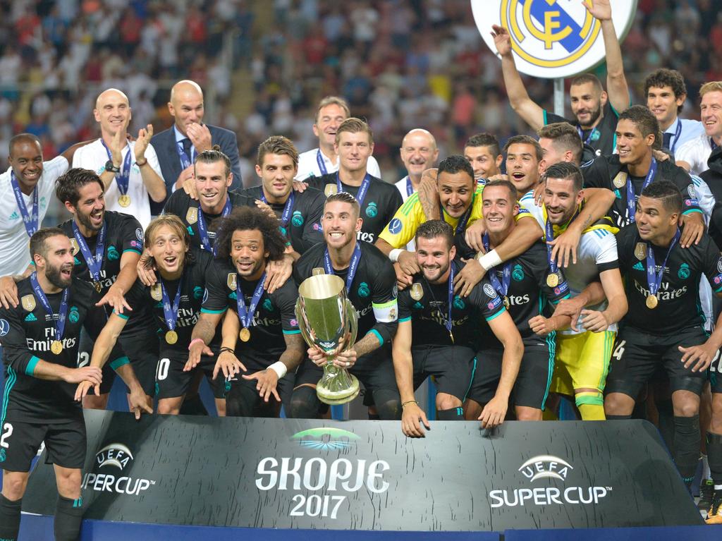 Zidane celebra en segundo término el título conseguido. (Foto: Getty)