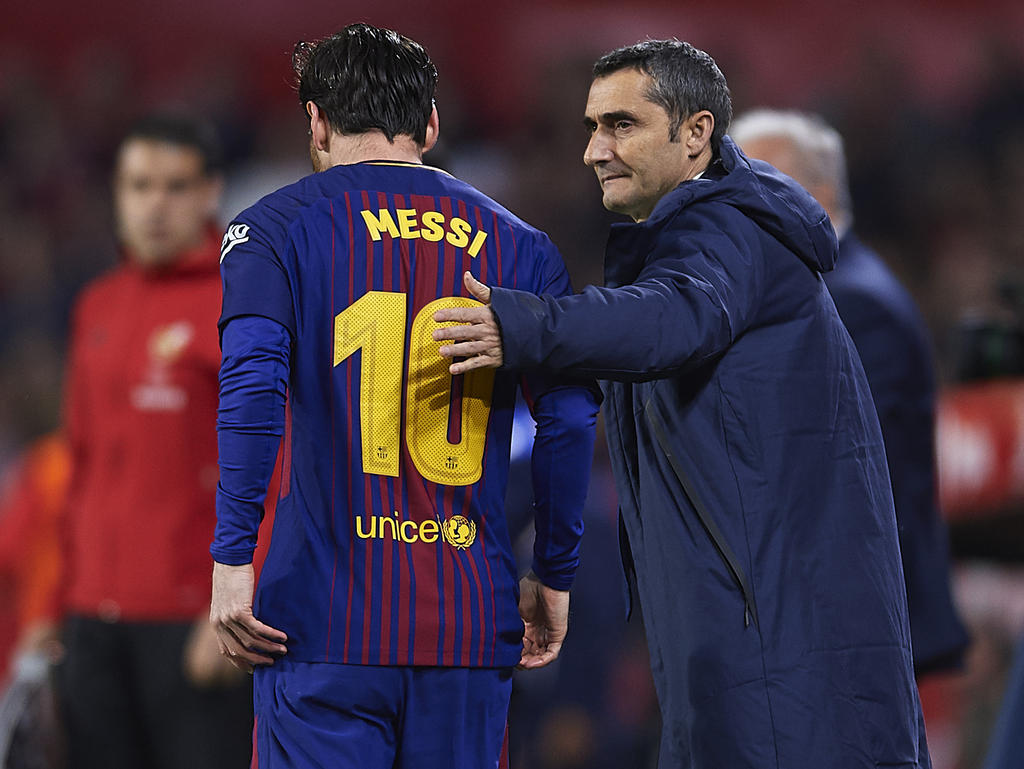 Messi y Valverde en un duelo en el Pizjuán.