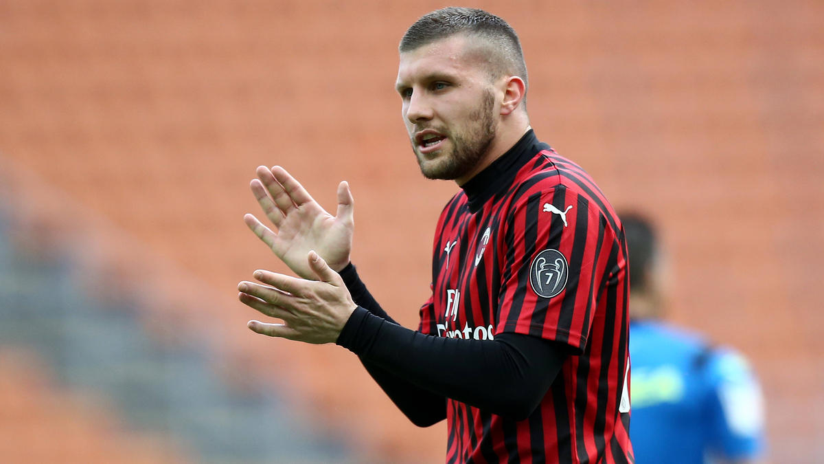 Ante Rebic ist noch bis 2021 von Eintracht Frankfurt nach Mailand ausgeliehen Ante Rebic ist noch bis 2021 von Eintracht Frankfurt nach Mailand ausgeliehen