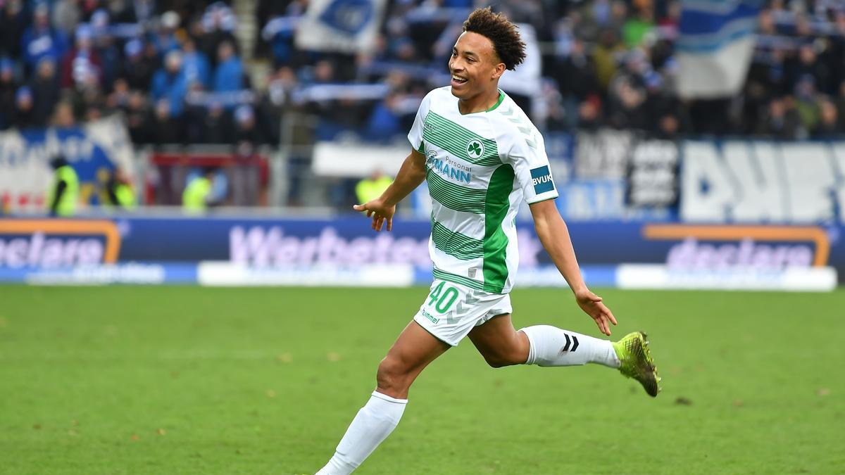 Jamie Leweling steht beim FC Schalke offenbar hoch im Kurs Jamie Leweling steht beim FC Schalke offenbar hoch im Kurs
