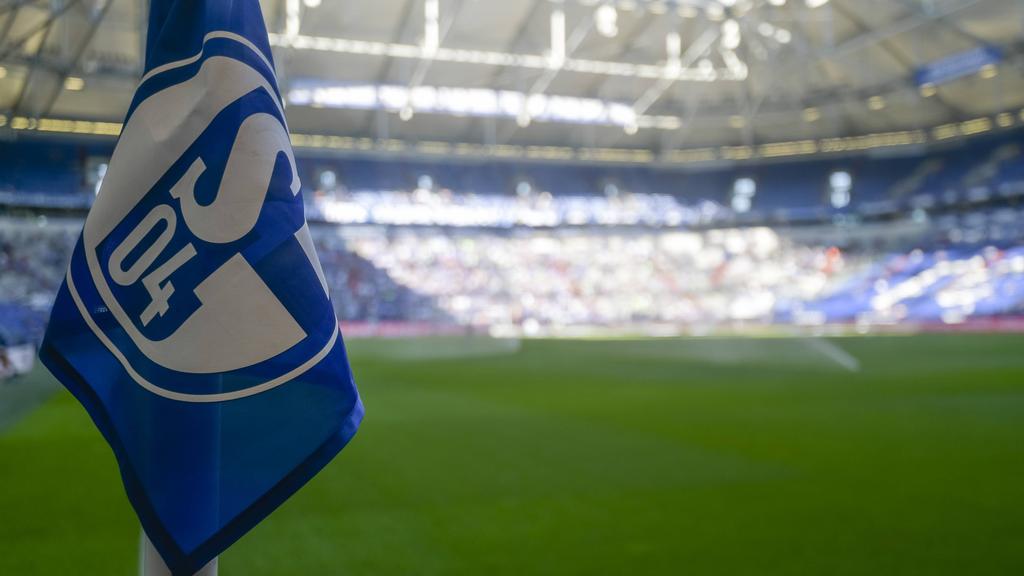 Der FC Schalke 04 hat mit einem Sponsor verlängert Der FC Schalke 04 hat mit einem Sponsor verlängert