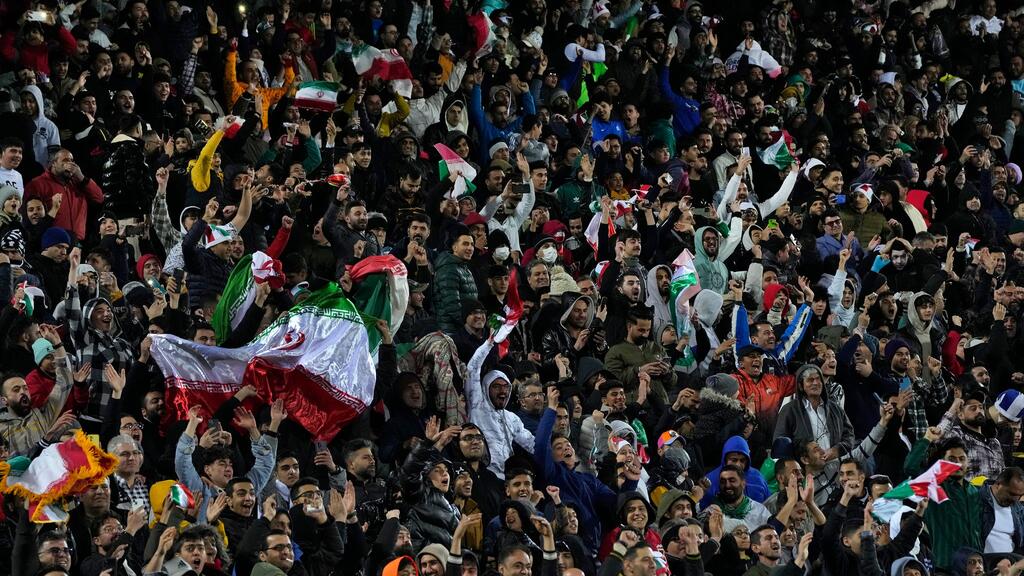 Iran bejubelt die WM-Teilnahme und testet gegen Russland Iran bejubelt die WM-Teilnahme und testet gegen Russland