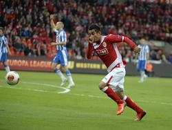 Reza Ghoochannejhad probeert te scoren tijdens Standard Liège - Esbjerg. (19-9-2013)