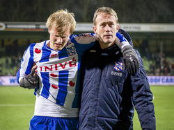Speler van Heerenveen Thomas Dalgaard (l.) verlaat het veld na een aanvaring met FC Dordrecht speler Josimar Lima. (31-01-2015)