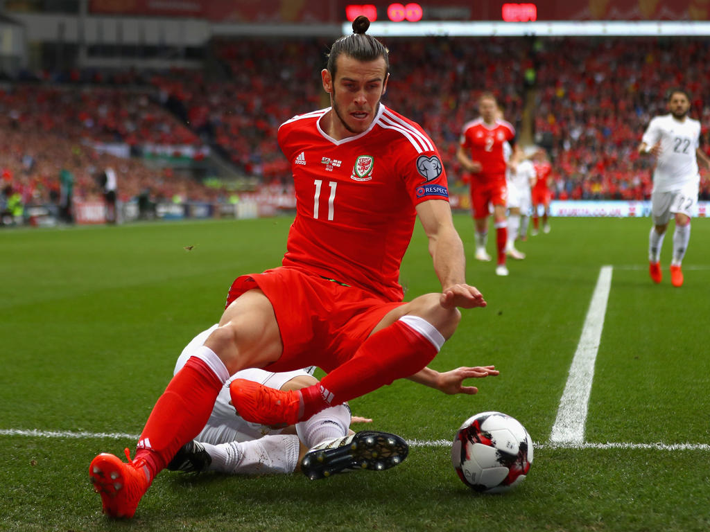 Gareth Bale defiende la camiseta de Gales en un duelo frente a Georgia. (Foto: Getty)