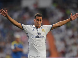 Lucas Vázquez von Real Madrid breitet die Arme aus. Das Spiel gegen Celta Vigo gewannen seine Mannen am Ende (27.08.16).