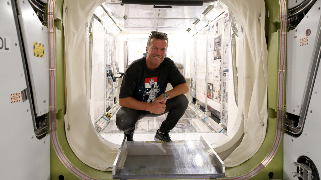 Lothar Matthäus, hier während der US-Reise des FC Bayern im Space Center in Houston Lothar Matthäus, hier während der US-Reise des FC Bayern im Space Center in Houston
