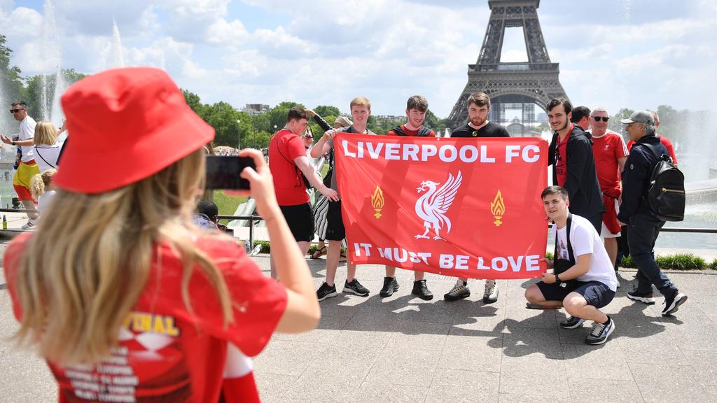 Liverpool-Anhänger feiern in Paris